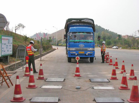 軸重秤-高速公路交警專用地磅、便攜式公路超載檢測(cè)系統(tǒng)